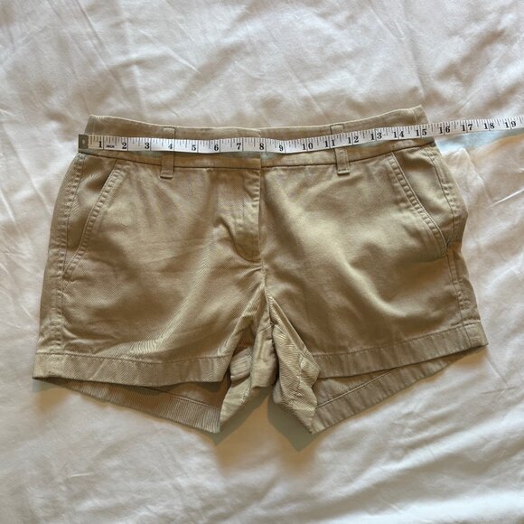 J.Crew 3" Classic Khaki Chino Shorts - Size 4 (NWOT) - Picture 2 of 2